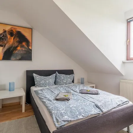 Gemuetliche Dachgeschosswohnung -waldstrassenviertel Apartment
